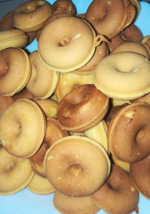 A picture of Vanilla donuts #author marathon.