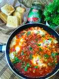 Shakshouka Eggs With Garlic Bread