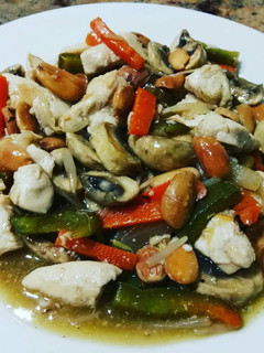 Una foto de Pollo con almendras