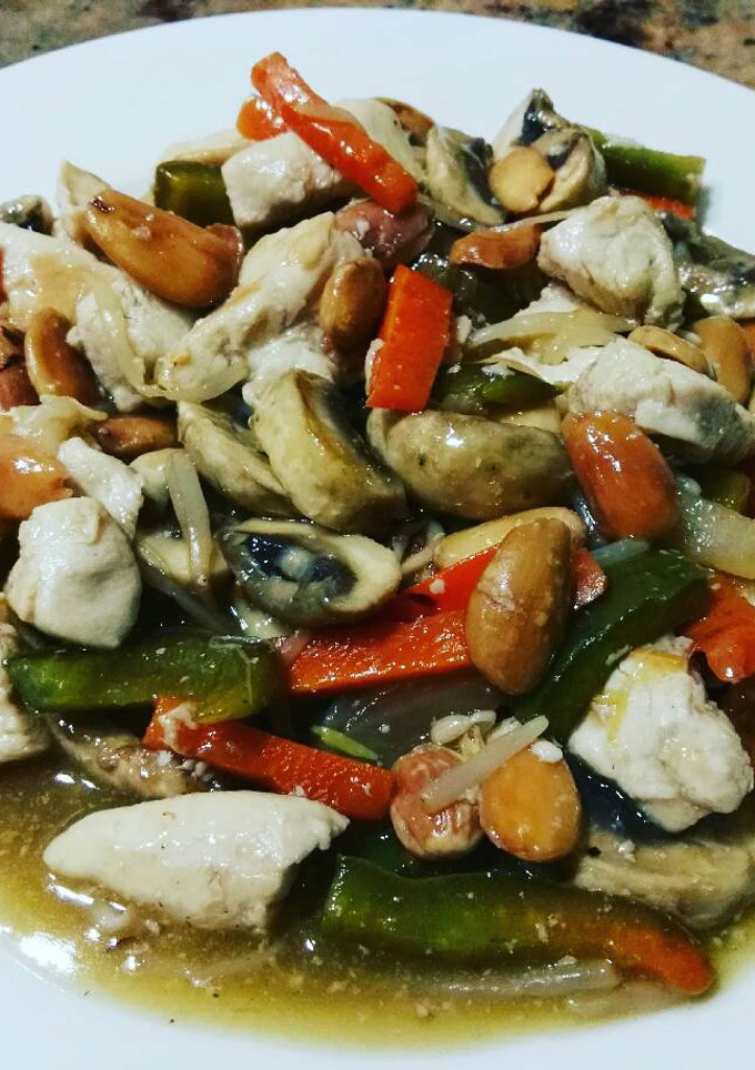 Una foto de Pollo con almendras
