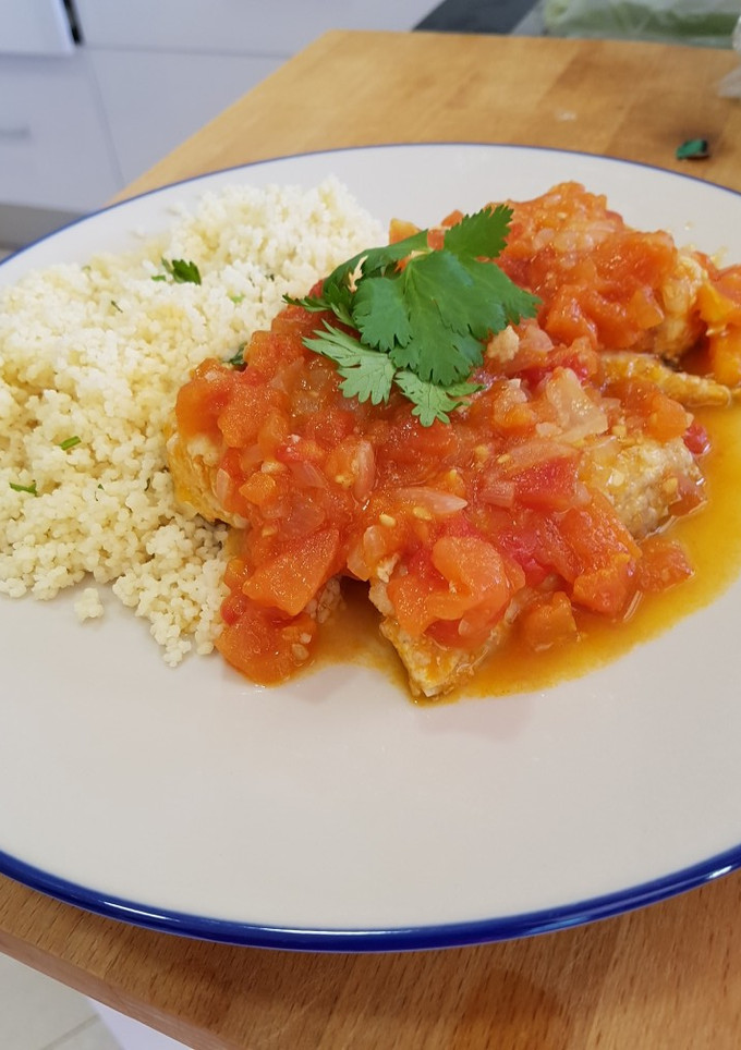 Una foto de Bonito en salsa de tomate natural con quinoa