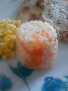 Una foto de Arroz con cebollín y zanahoria