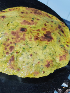 बथुआ आंवला का पराठा (Bathua amla ka paratha recipe in hindi) रेसिपी मुख्य फोटो