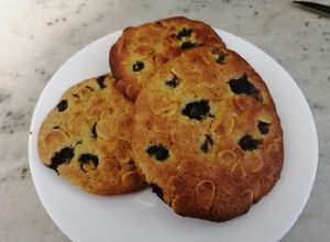 Una foto de Cookies de arándano, naranja y copos de maíz