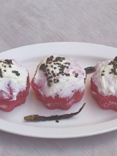 A picture of Sooji Dhokla with icing.