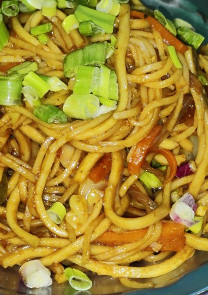 नूडल्स (Noodles Recipe in Hindi) रेसिपी मुख्य फोटो
