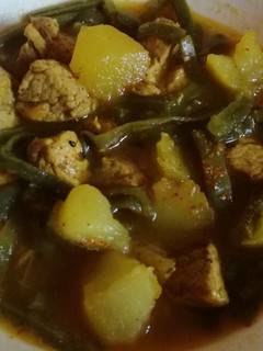 Una foto de Estofado de solomillo de cerdo con judías verdes y patatas