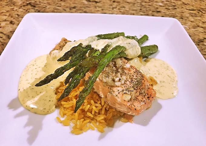 Salmon with asparagus and dill Béarnaise