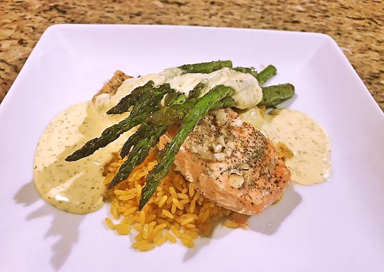 Recipe of Super Quick Homemade Salmon with asparagus and dill Béarnaise