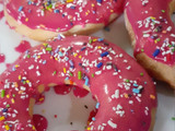 Donas con glasé y granas de colores, al horno!🍩
