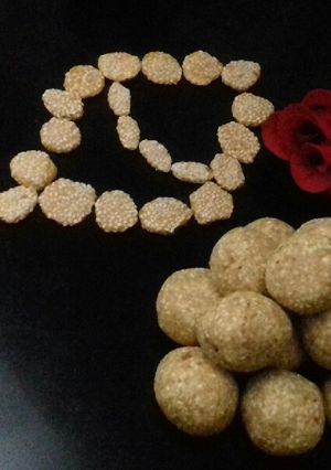 तिल मखाने गोंद लड्डू (til makhane gond laddu recipe in Hindi) रेसिपी मुख्य फोटो