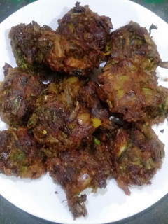 A picture of Green Onion Fritters (Hare Pyaz ke Pakode).