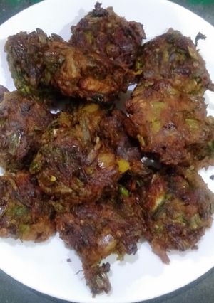 A picture of Green Onion Fritters (Hare Pyaz ke Pakode).