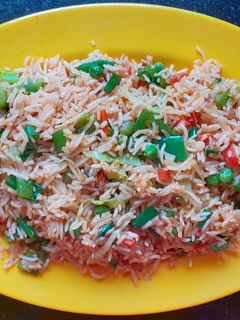शेजवान फ्राईड राईस (schezwan Fried Rice recipe in marathi) रेसिपी चे मुख्य फोटो
