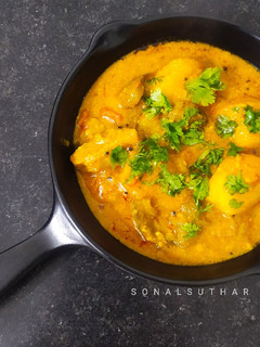 ભરેલા બટાકા નું શાક (Bharela Bataka shak recipe in Gujarati) રેસીપી મુખ્ય ફોટો