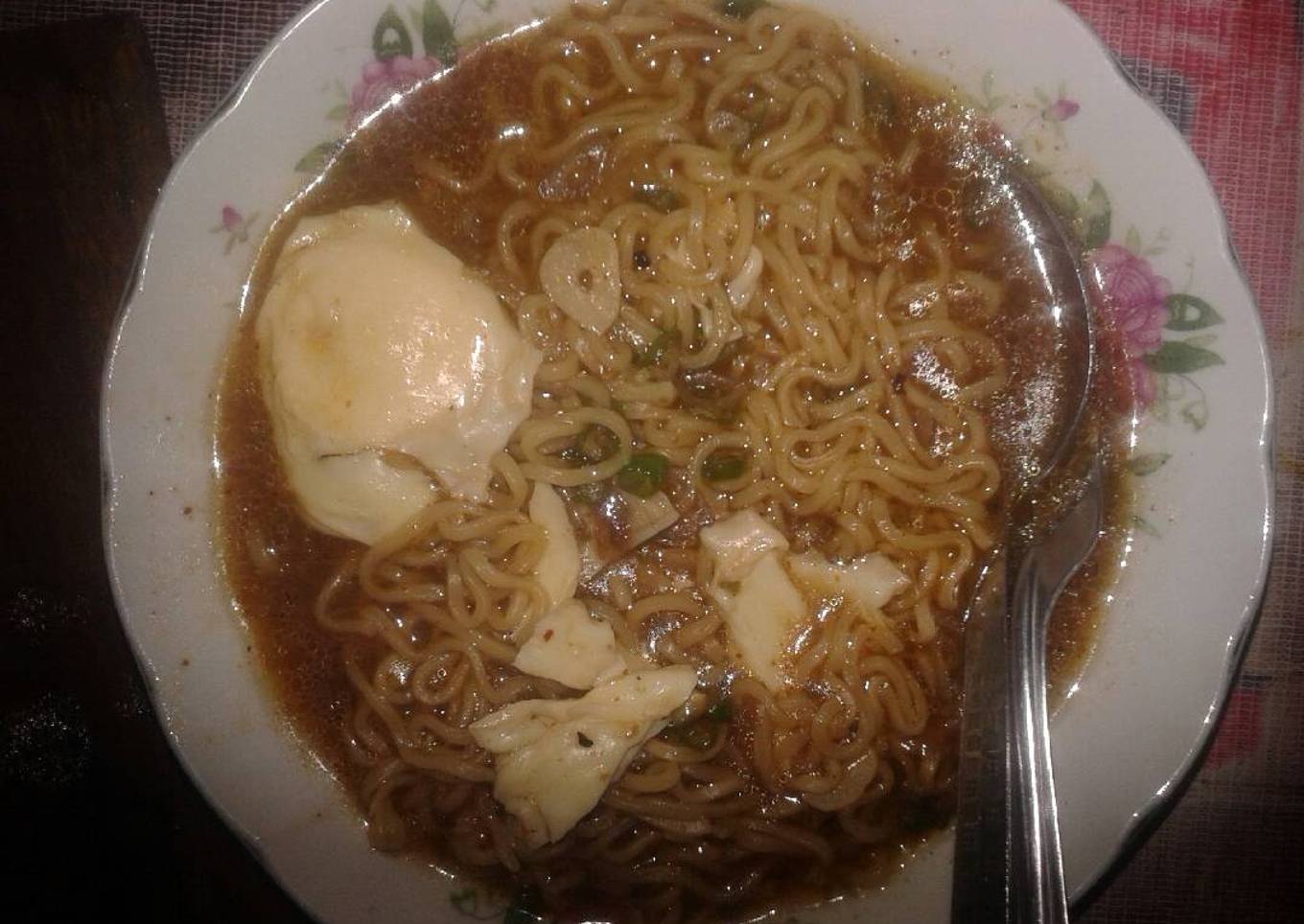 Mie rebus kuah mercon