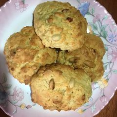A picture of Nutty rock cakes.