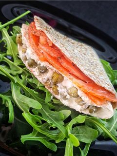 Una foto de Tortilla Trend de carpaccio de salmón ahumado