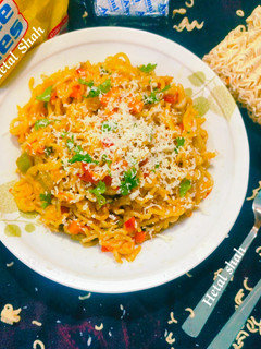स्ट्रीट स्टाइल मैगी(street style maggi recipe in hindi) रेसिपी मुख्य फोटो