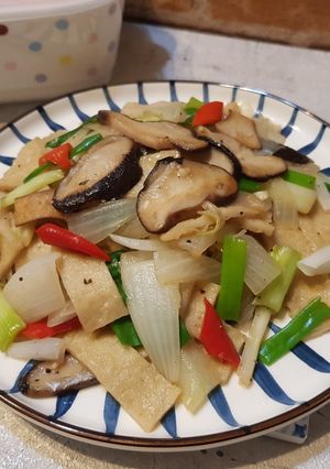 香菇洋蔥炒魚板 的食譜成品照片