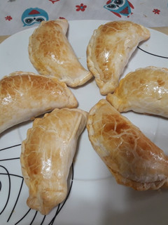 Una foto de 🥟Empanadas de pollo asado🐓