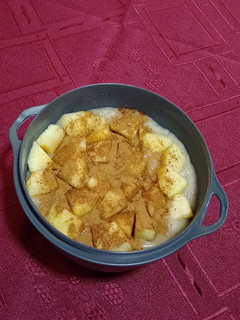 Una foto de Desayuno/Merienda saludable de avena 😍 con pera, manzana y canela 🍐🍎 -vegano- :)