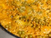 Una foto de arroz arvejas