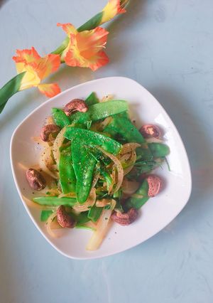 Hình của món Đậu Hà Lan kèm hạt điều.