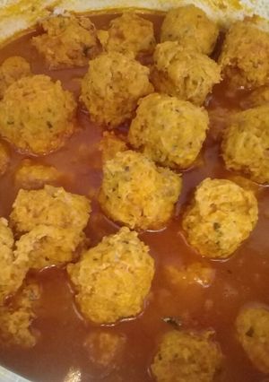 Una foto de Albóndigas de pollo con salsa de tomate