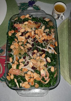 Una foto de Ensalada de espinacas y almendras