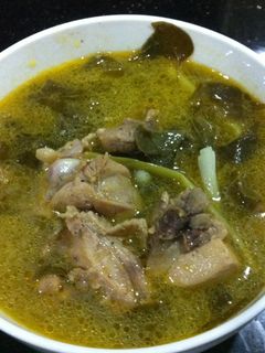 Hình của món Canh gà nấu lá giang.