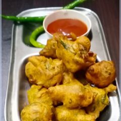 A picture of Methi green garlic bhajiya.
