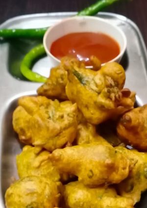 A picture of Methi green garlic bhajiya.