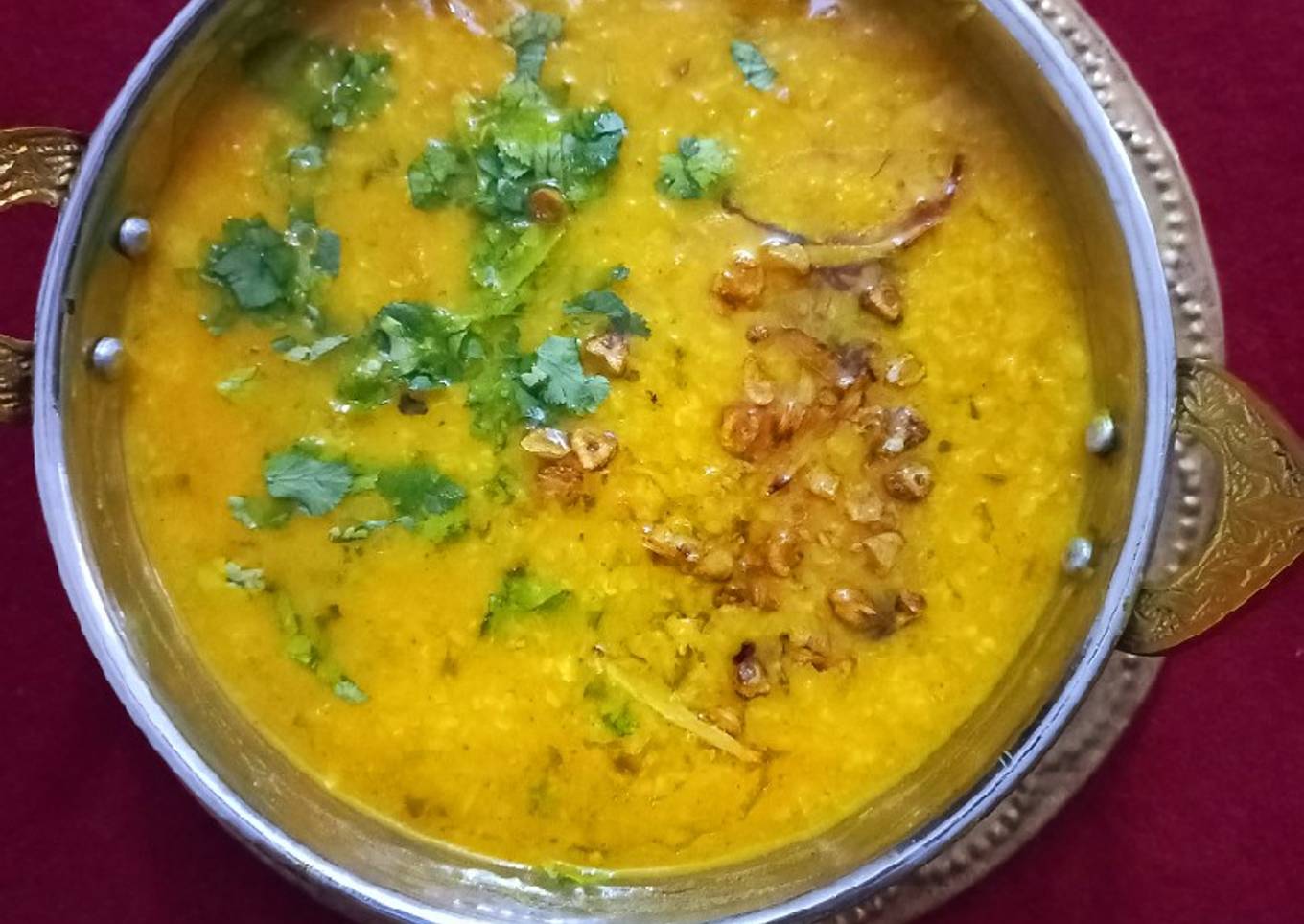 Garlic tadka dal