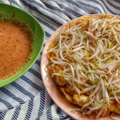 A picture of Tahu Telur / Egg and Tofu Omelette With Bean Sprouts.