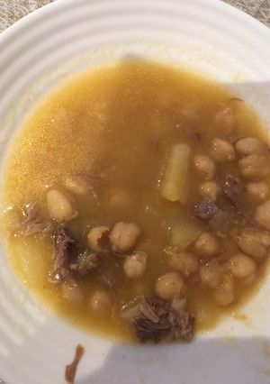 Una foto de Cocido de garbanzos en olla perfect