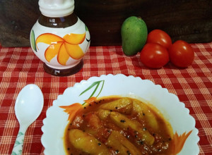 A picture of Tomato Raw Mango Chutney.