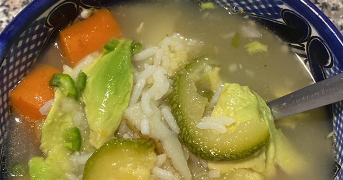 Consomé de pollo Receta de Bery Bermúdez Cookpad