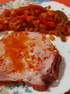 Una foto de Chuletas de Sajonia con fritada de verduras