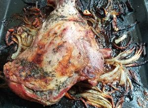 Una foto de Espaldilla de cordero al horno