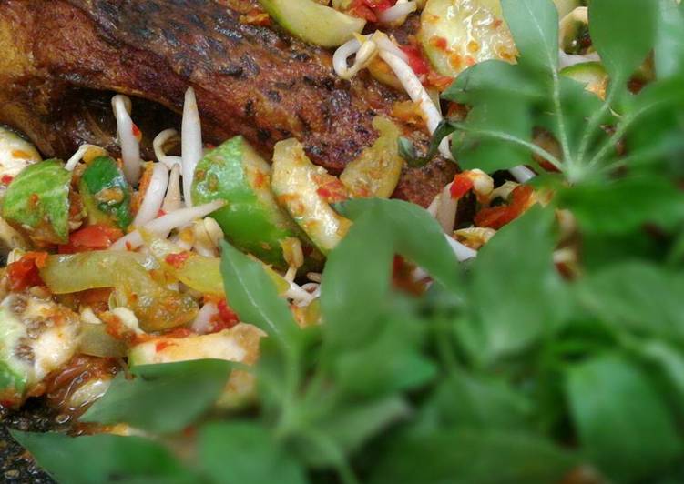 Resep Ikan Pencok Sayur Mentah, Menggugah Selera