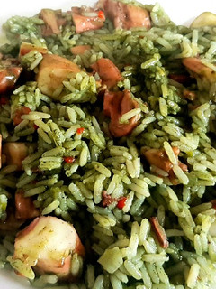 Una foto de Arroz verde con tentáculos de calamar. #Mercado #CEBOLLA