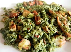 Una foto de Arroz verde con tentáculos de calamar. #Mercado #CEBOLLA