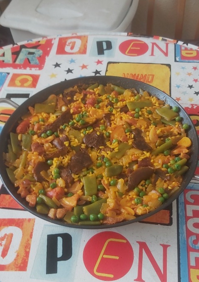 Una foto de Arroz con ibéricos y verdura