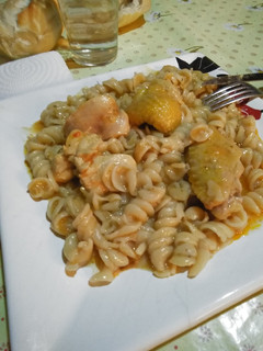 Una foto de Guiso de fideo con pollo😊😋