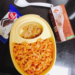 A picture of Twister Lunch Box.