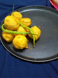 બટેટા વડા(potato vada recipe in Gujarati) રેસીપી મુખ્ય ફોટો