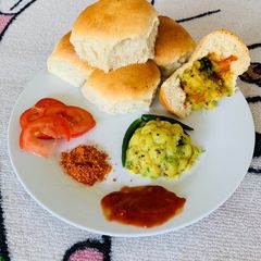A picture of Bake vada pav.