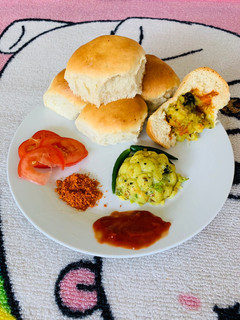 A picture of Bake vada pav.