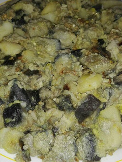 Una foto de Revuelto de berenjenas y patatas al vapor